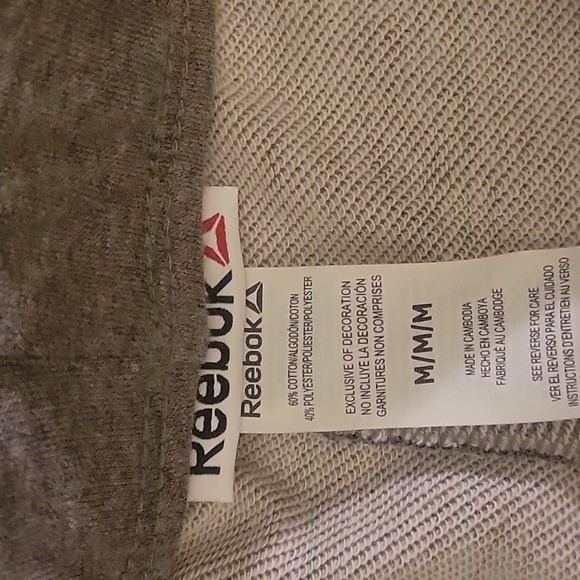 Reebook gray short casuel wear new - Picture 5 of 8